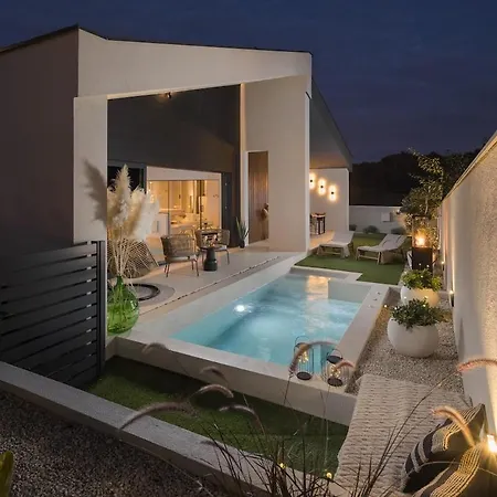 Amoreta Wellness & By Istrialux Villa *
